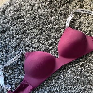 ✨VS T SHIRT WIRELESS BRA✨